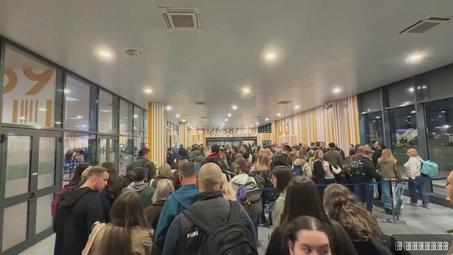 Srbe maltretirali 2 sata na aerodromu! U Italiji preživeli dramu, odvojeni u poseban gejt