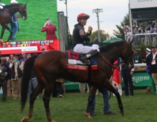 Longshot Golden Tempo comes from behind to win 152nd Kentucky Derby