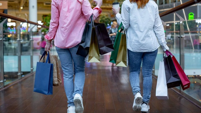 Mall fashion retailer closes 150 stores in turnaround push
