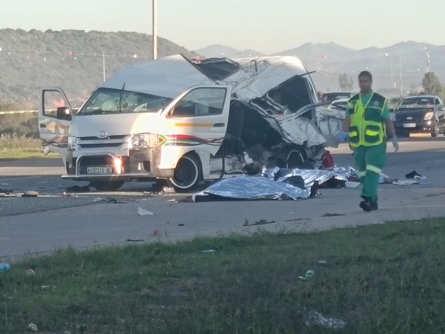 Crash between minibus taxi and bus claims lives of seven people in Eastern Cape