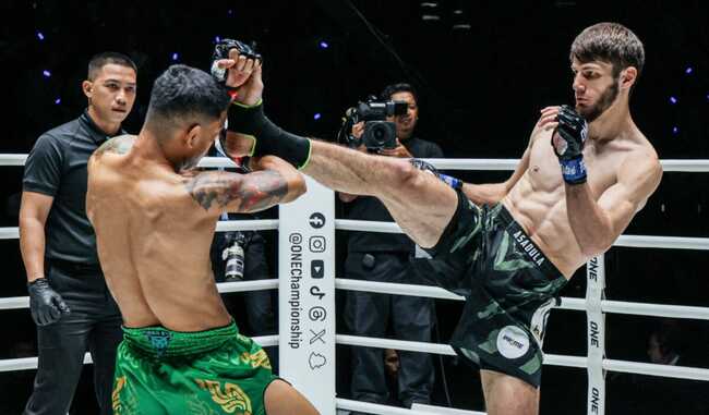 “The Dagestanis taking over Muay Thai” - Fans react to Asadula Imangazaliev delivering picture-perfect axe kick on Kongthoranee