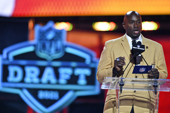 Chiefs draft LB Bolton, C Humphrey in second round