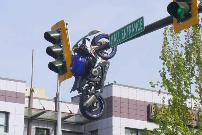 Collision leaves motorcycle hanging from traffic light in Delta, B.C.