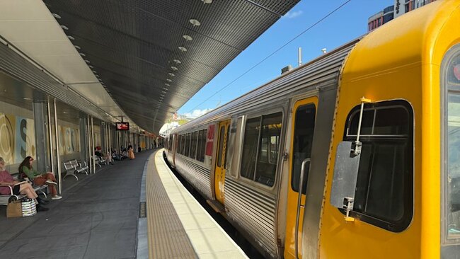 Queensland Rail strikes deal with some unions, timetable drama continues