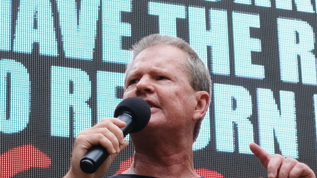 Watchdog investigates as disgraced CFMEU boss resurfaces in Victorian union