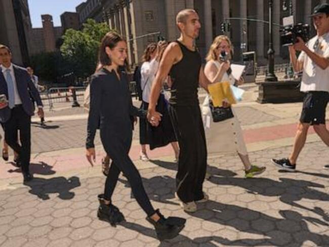 New details emerge about Empire State Building daredevil climbers, as couple released