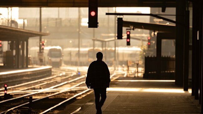 V/Line passengers to remain stranded, with no end in sight