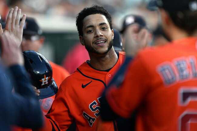 "Gorg!!!" - Astros wives and Jordyn Huitema react to Jeremy Pena's fiancée Julia Grosso's stylish selfie look