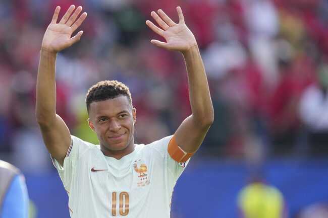 Is Kylian Mbappe injured? France captain issues update after being taken off with knock during FIFA World Cup quarter-final win over Morocco