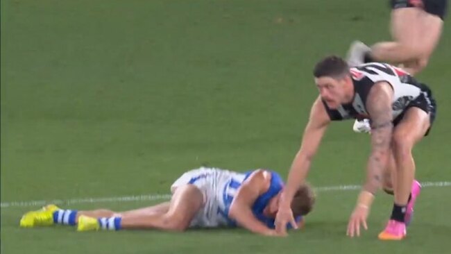 Roos youngster concussed in Pie's tackle