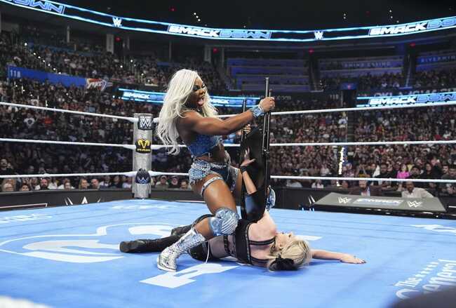 Popular WWE star has droll reaction to Alexa Bliss' legitimate SmackDown injury