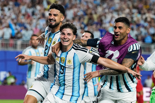 Argentina opet kroz dramu do polufinala, Džaka tuguje, Alvarez i Lautaro sa igračem više srušili Švajcarsku