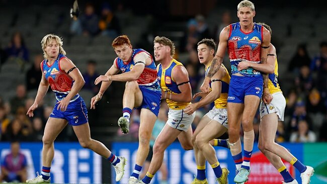 AFL LIVE: Naughton gives Dogs fast start; Cats give update on injured trio