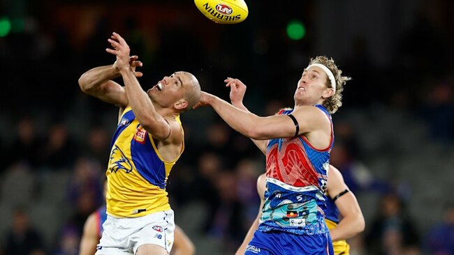 Naughton’s high five as Bulldogs overrun Eagles