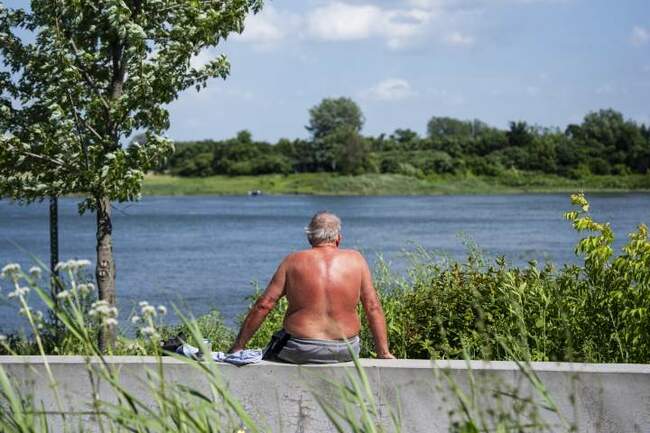 More heat and air quality warnings issued across Canada as baking temperatures continue