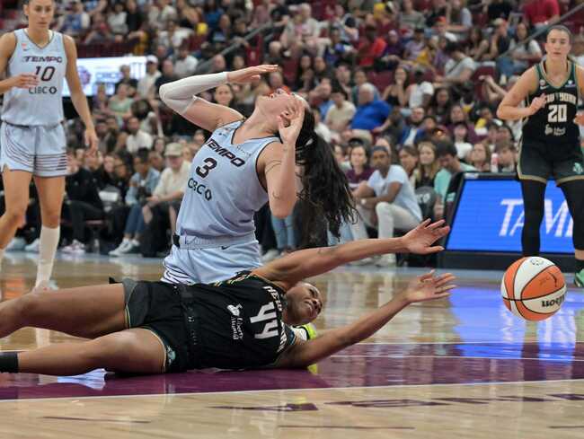 "Is Congress gonna step in for this as well", "Send in the FEDS!" - WNBA Fans Lose It As Marina Mabrey Gets Struck In Face By Betnijah Laney-Hamilton