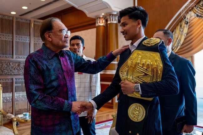 "A deeply meaningful honor" - Aliff receives hero's welcome from Malaysian Prime Minister after historic title win