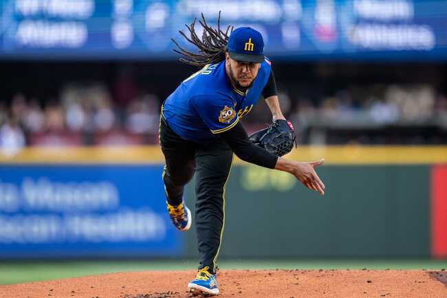 "Mariners robbed them" - Fans erupt after White Sox land $108M star in blockbuster trade