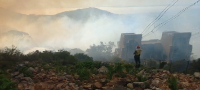 Fire breaks out above Kloofnek Corner