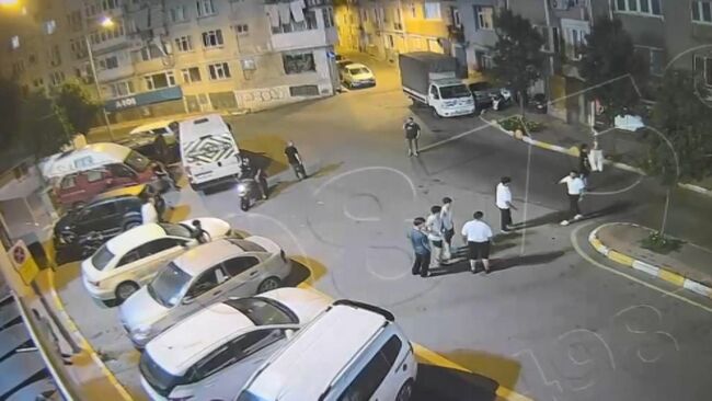 Fatih'te 19 yaşındaki Ali'nin bıçakla öldürüldüğü kavganın görüntüleri ortaya çıktı: 8 gözaltı