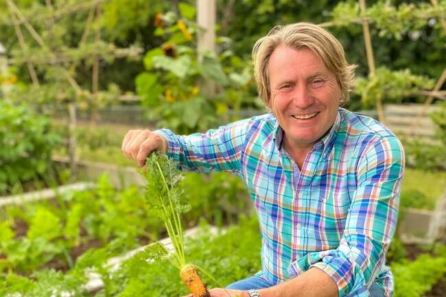 Award-winning TV gardener to host special event at garden centre near Garstang