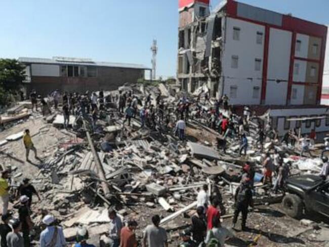 At least 50 dead after 7.4-magnitude earthquake impacts Colombia: Officials