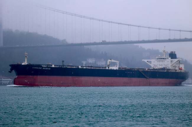 Oil spill off Oman reaches mainland as recovery efforts impacted by war zone