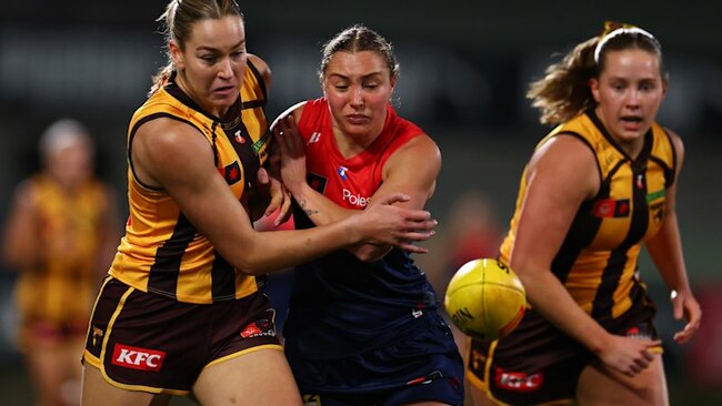 Hawthorn vs Melbourne AFLW LIVE: Demons survive huge Hawthorn surge to claim telling win, despite injury drama