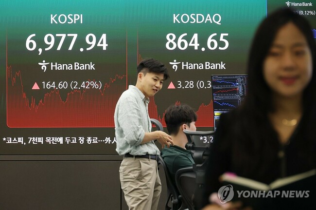 Seoul shares open higher on tech gains amid Middle East concerns