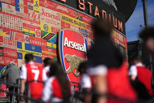 Arsenal v Chelsea LIVE: Premier League champions host challengers in mouthwatering London derby