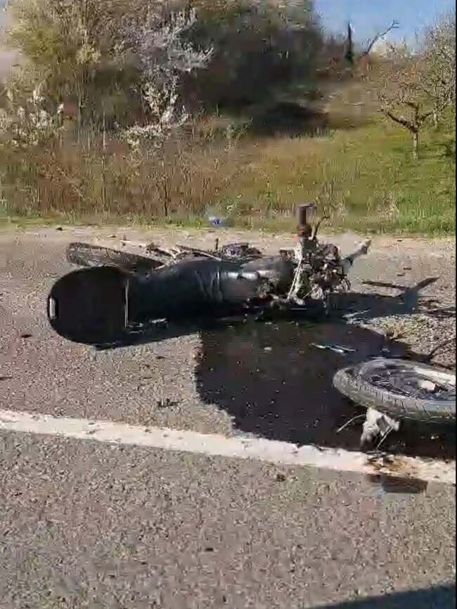 Detalji jezive nesreće u Starim Banovcima: Motociklista samo prolazio, pa ga pokupio auto odbačen u sudaru!