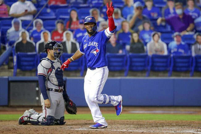 Hernández homers in return, Blue Jays beat Braves 13-5