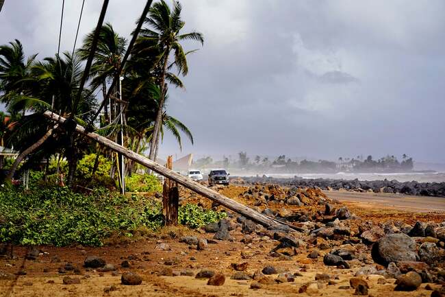 Hurricane Lowell: Hawaii battered by severe gales and heavy rain