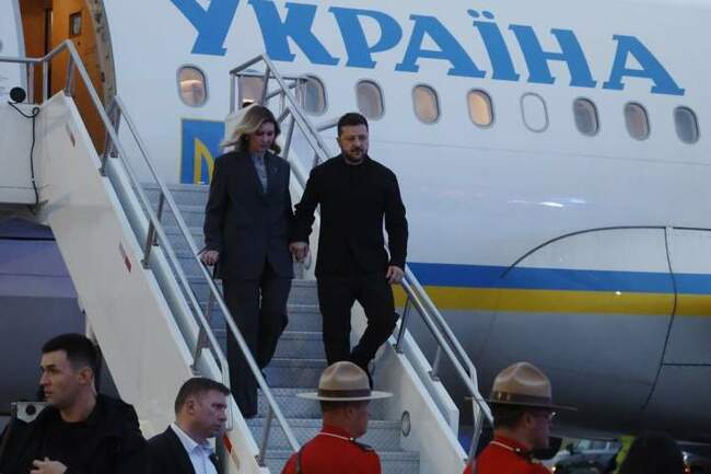 Zelenskyy arrives in Calgary ahead of Carney meeting