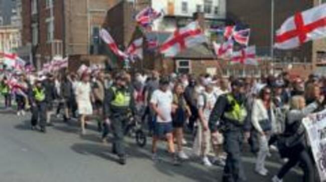 Three arrests at rival protests in Portsmouth