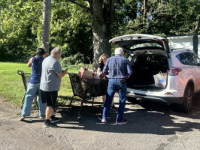 Facing declining federal support, Kentucky food banks once again turn to community