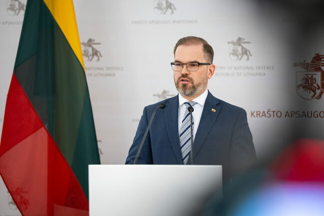 Ministras apie tebevykstantį tyrimą dėl drono: nespekuliuokime ir nekelkime grėsmės