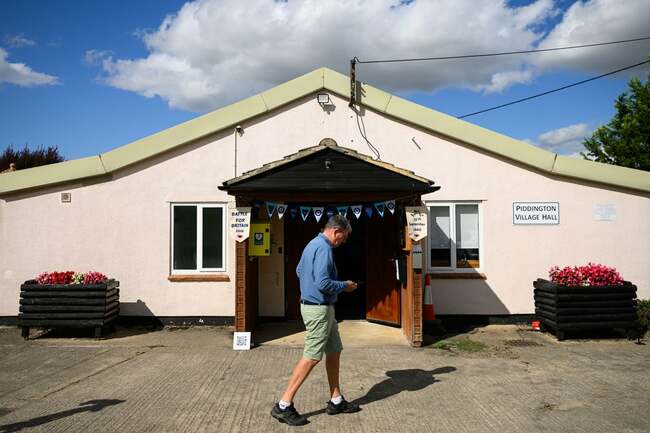 Tiny Oxfordshire village Piddington votes to leave the UK in protest at plans to house migrants nearby