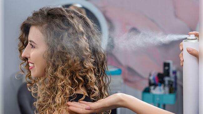 Heat Damage Avoided: Cold Curling Locks in New Shape Without Thermal Stress