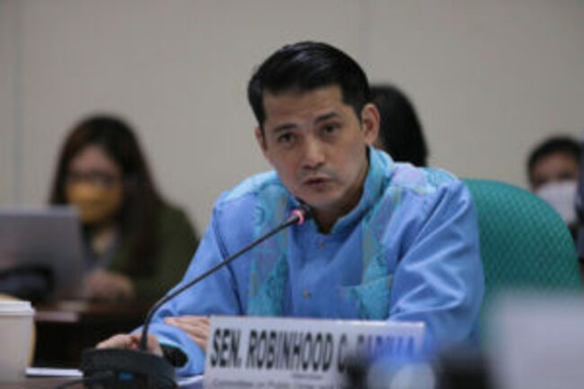 Padilla keeps stance in Bato escape