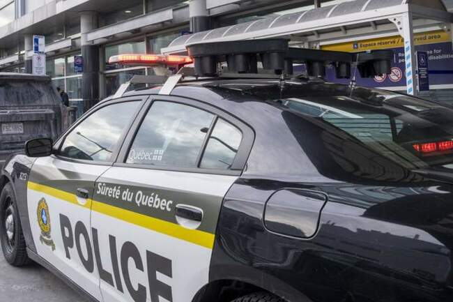 6 hurt after collision with vehicle driving wrong way on Quebec highway: police
