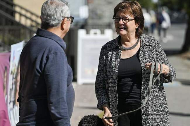 Women 60 and over vastly outnumbered by men on Quebec’s campaign trail