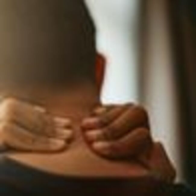 Five steps 'cure' stiffness from day sitting at desk, expert says 'don't wait'