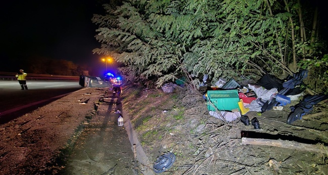 Sakarya Sapanca'da minibüsü devrilen sürücü, hasara bakarken TIR'ın çarpmasıyla öldü