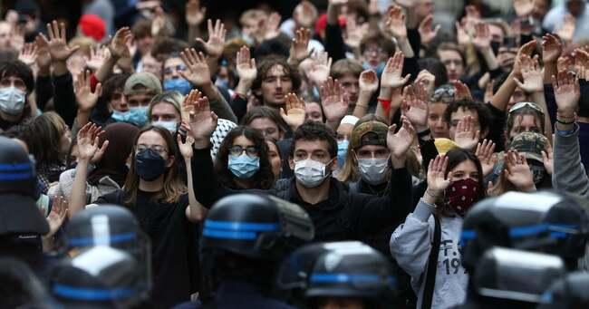 Riot police clash with students in Paris protests