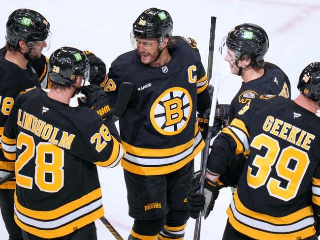 Pastrnak scores 2 goals, adds 2 assists in the Bruins’ 6-1 rout of the Mammoth