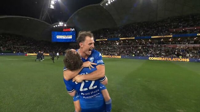 Crazy scenes as South Melbourne win the Australia Cup