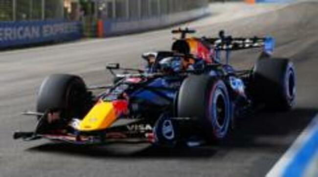 Verstappen beats Ferraris to Singapore pole