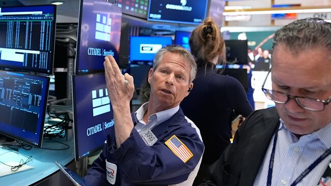Australian shares advance as banks, miners rally
