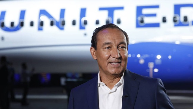 Former United Airlines CEO warns airlines of costly growing passenger problem